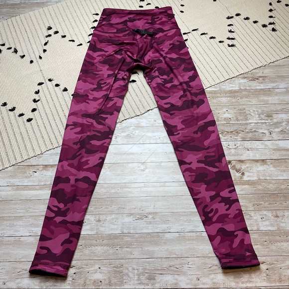 WITH High Waist Reversible Leggings Burgundy Line Camo Purple Size Small - Picture 7 of 13